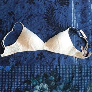 NWT Victoria’s Secret wireless lace bra